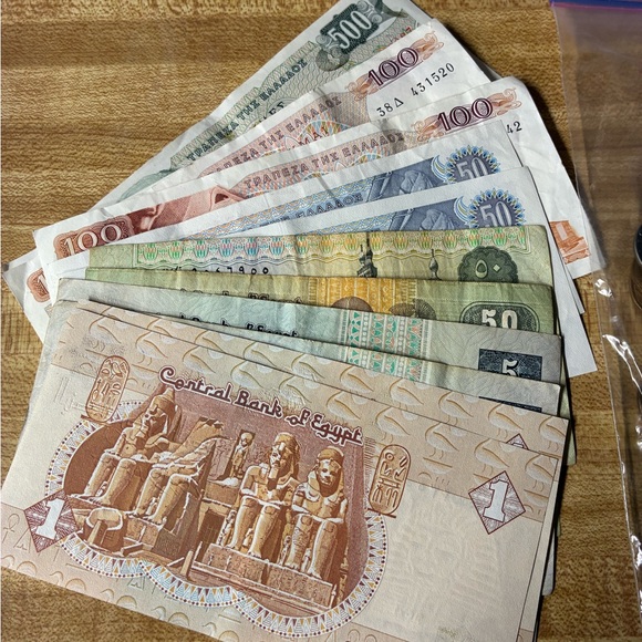 Assorted Foreign Currency Collection - Picture 2 of 4